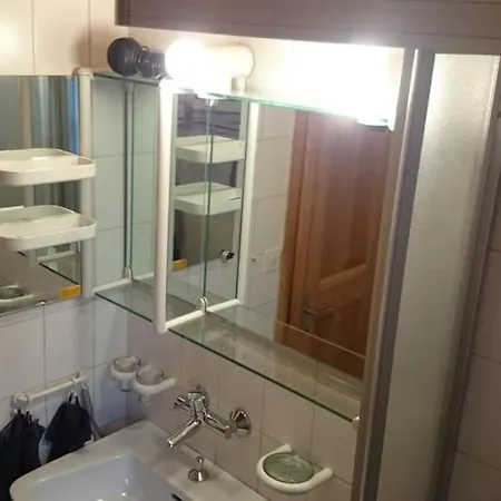 Appartement Jonathan Eg Sued Appartement-fewo- Dusche- Wc 2 1-2 Zimmerwohnung- 5-betten By Interhome *